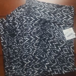 Lularoe Maxi Skirt NWT M Black and white